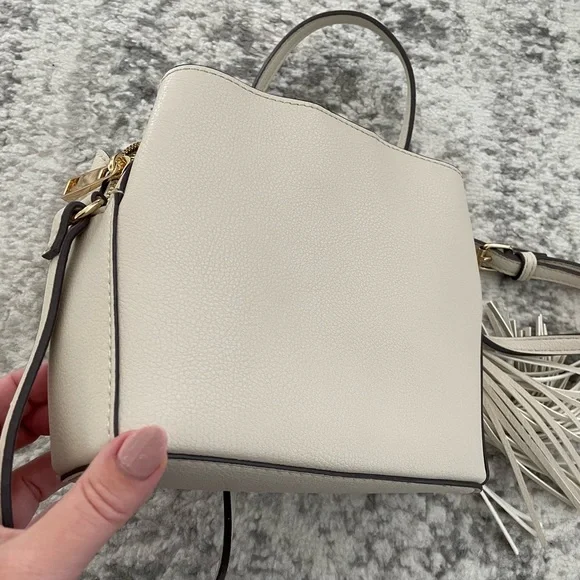 4/$20 Aldo cream shoulder bag - Picture 3 of 8